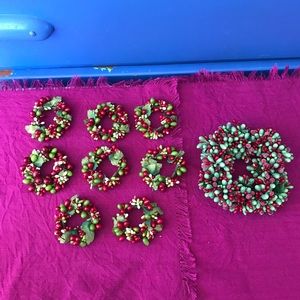 8 Berry Wreath Napkin & 1 Candle Wreath Rings